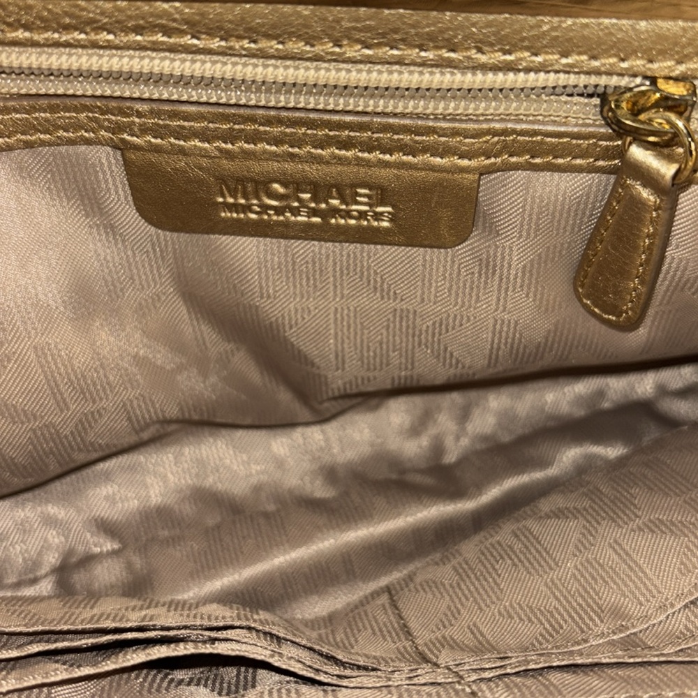 MK purse - Picture 3 of 3